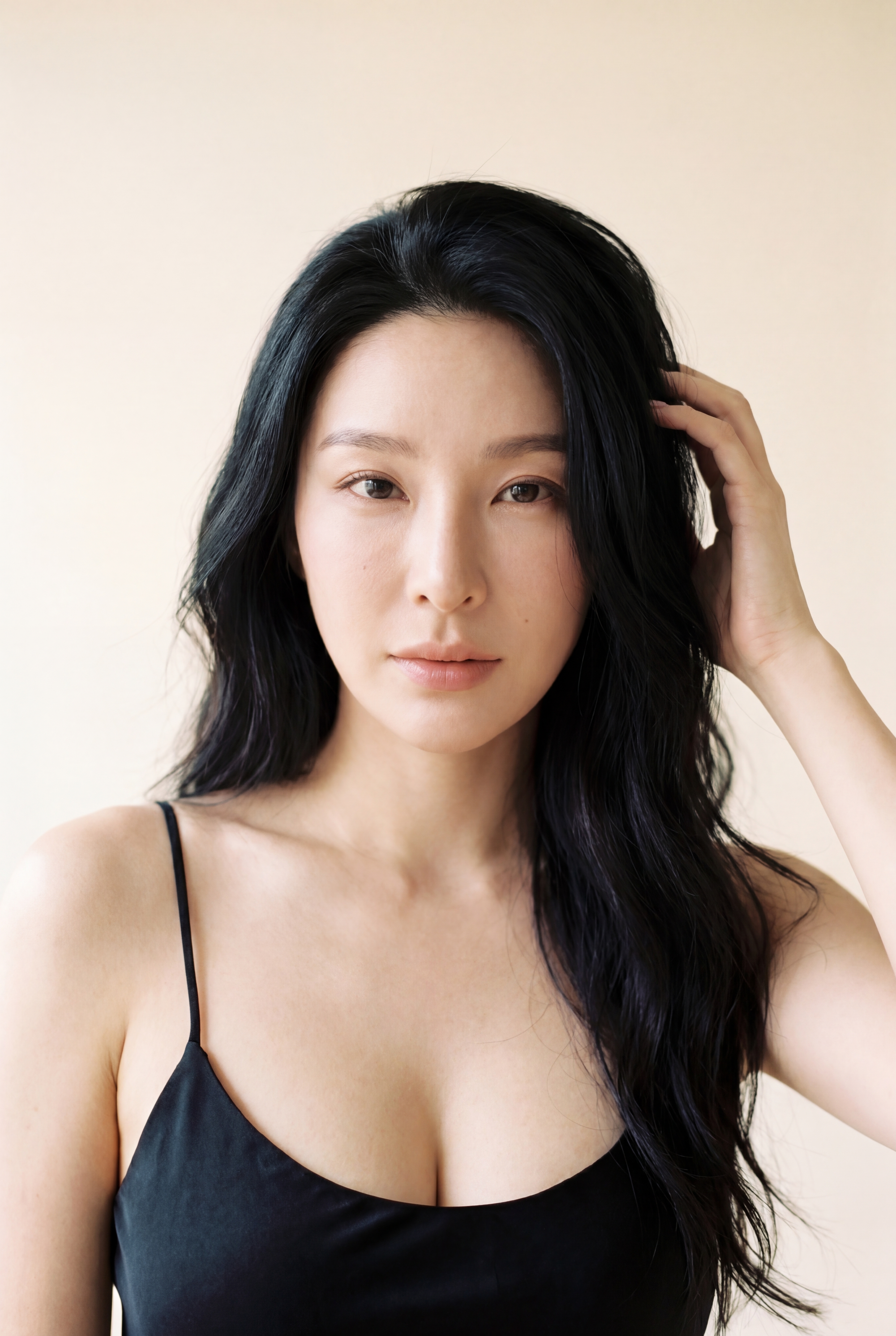 Miki — close-up tucking hair